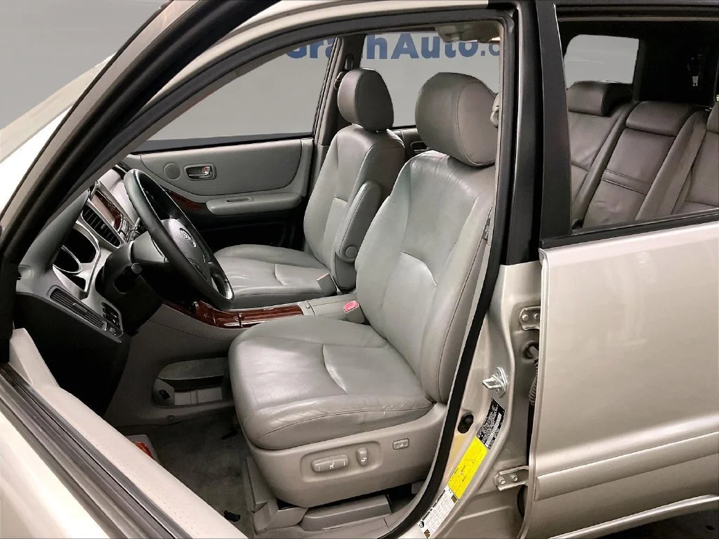 Used 2006 Silver Toyota Limited image 30