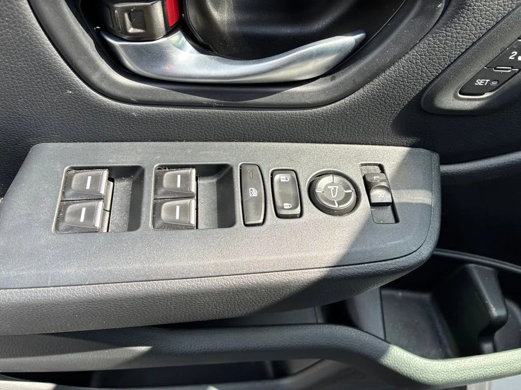 Used 2025 White Honda Touring image 15