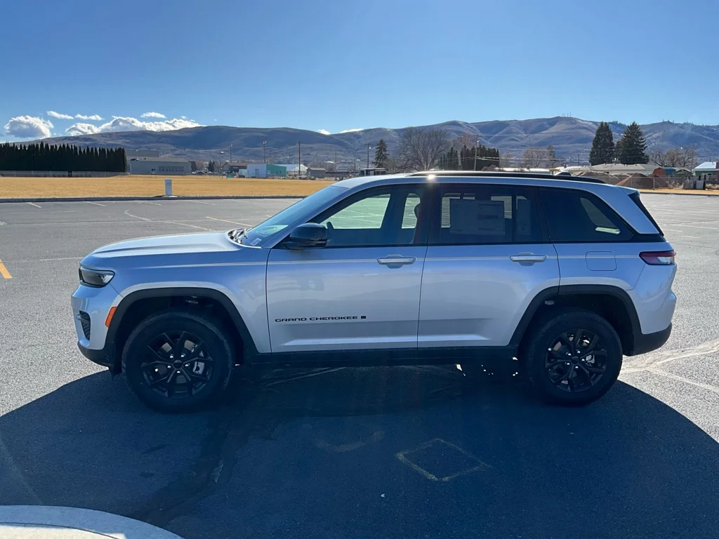 2025 Jeep Grand Cherokee Altitude - Photo 6