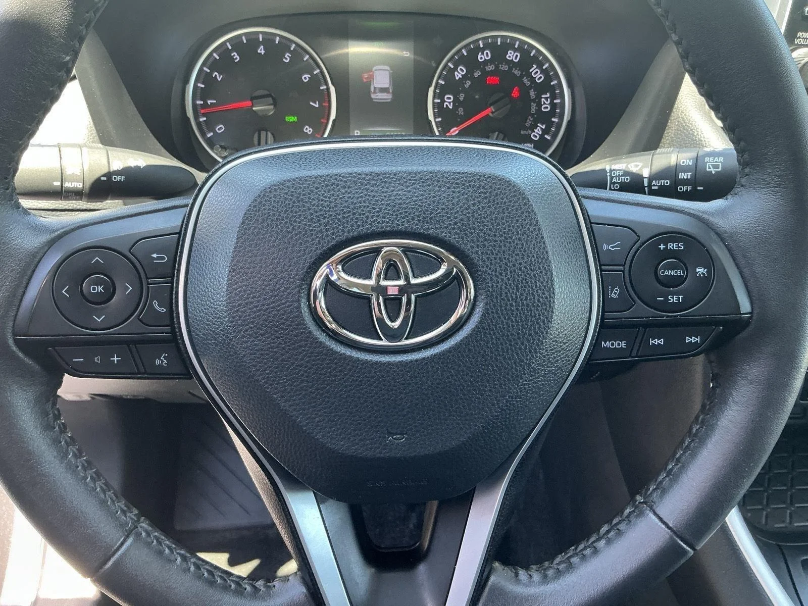 Used 2022 Magnetic Gray Metallic Toyota XLE Premium image 10