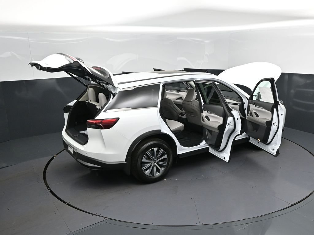 Certified Used 2026 White INFINITI PURE image 50