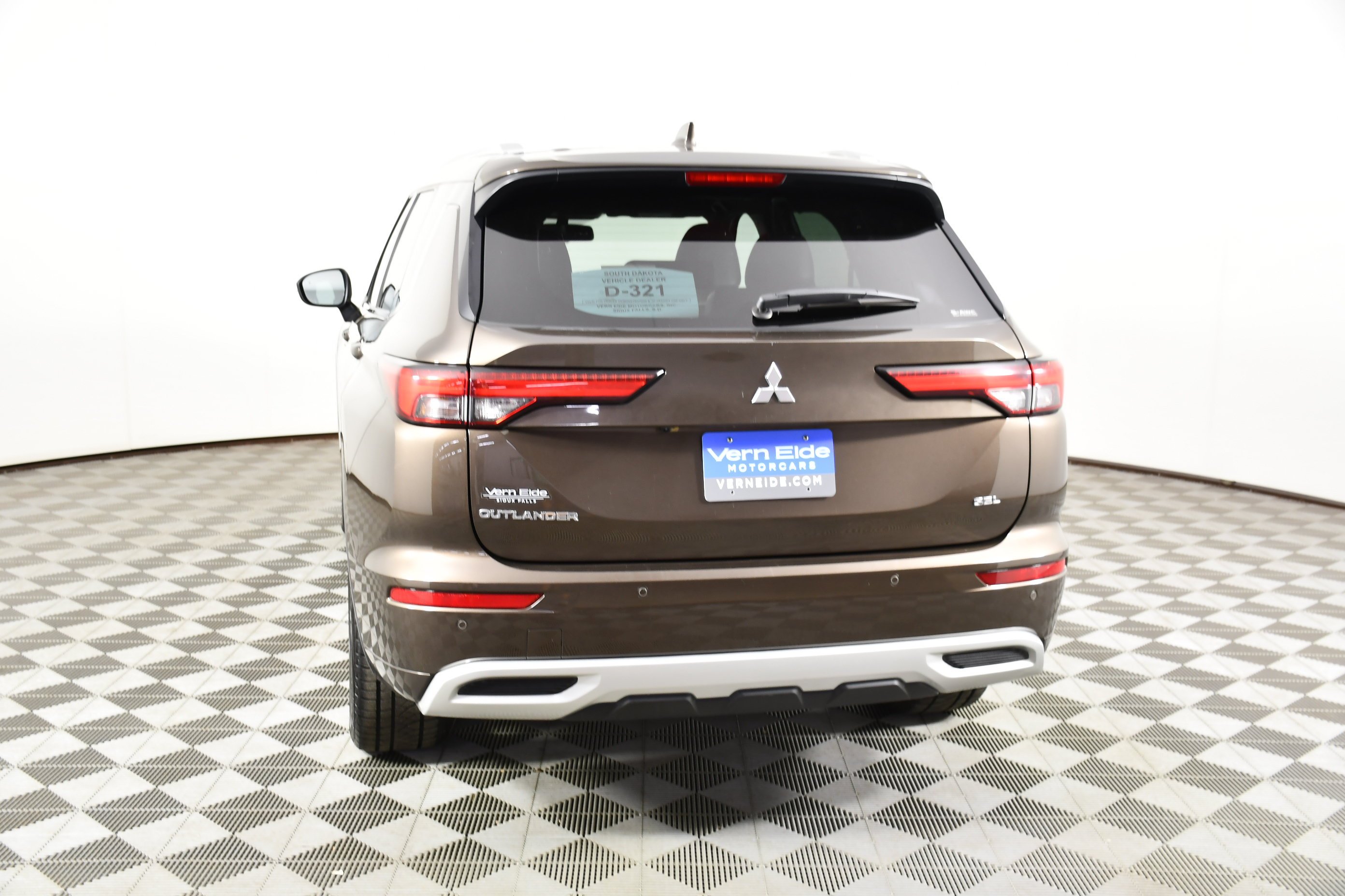 Used 2022 Deep Bronze Metallic Mitsubishi SEL image 7