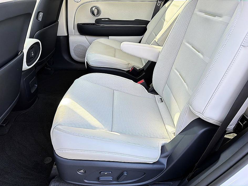 Used 2026 Creamy White Pearl Hyundai Calligraphy image 7