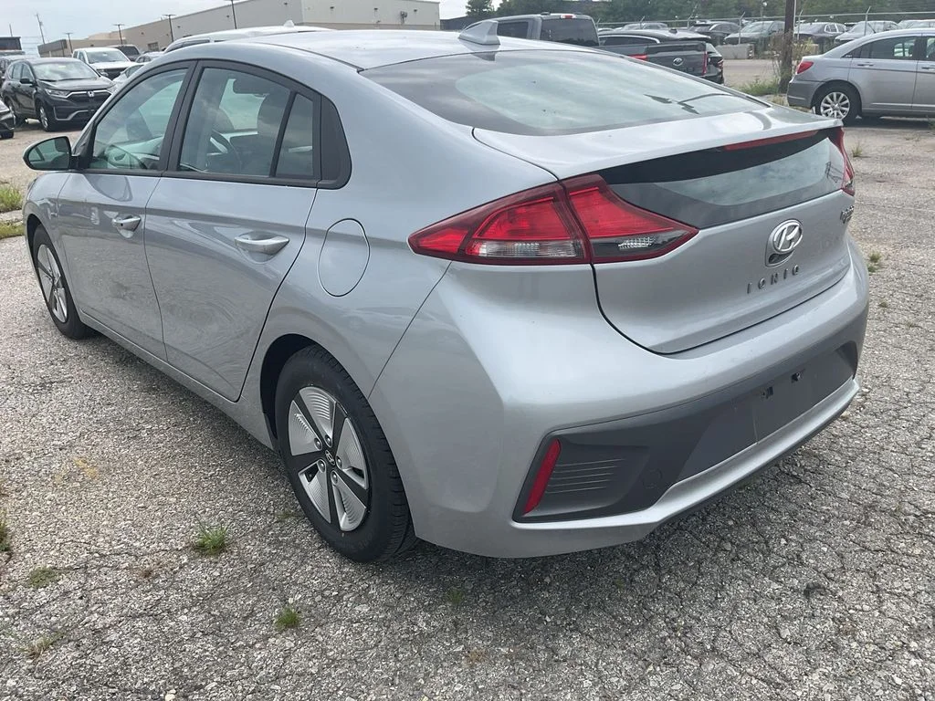 Used 2020 Silver Hyundai Blue image 4