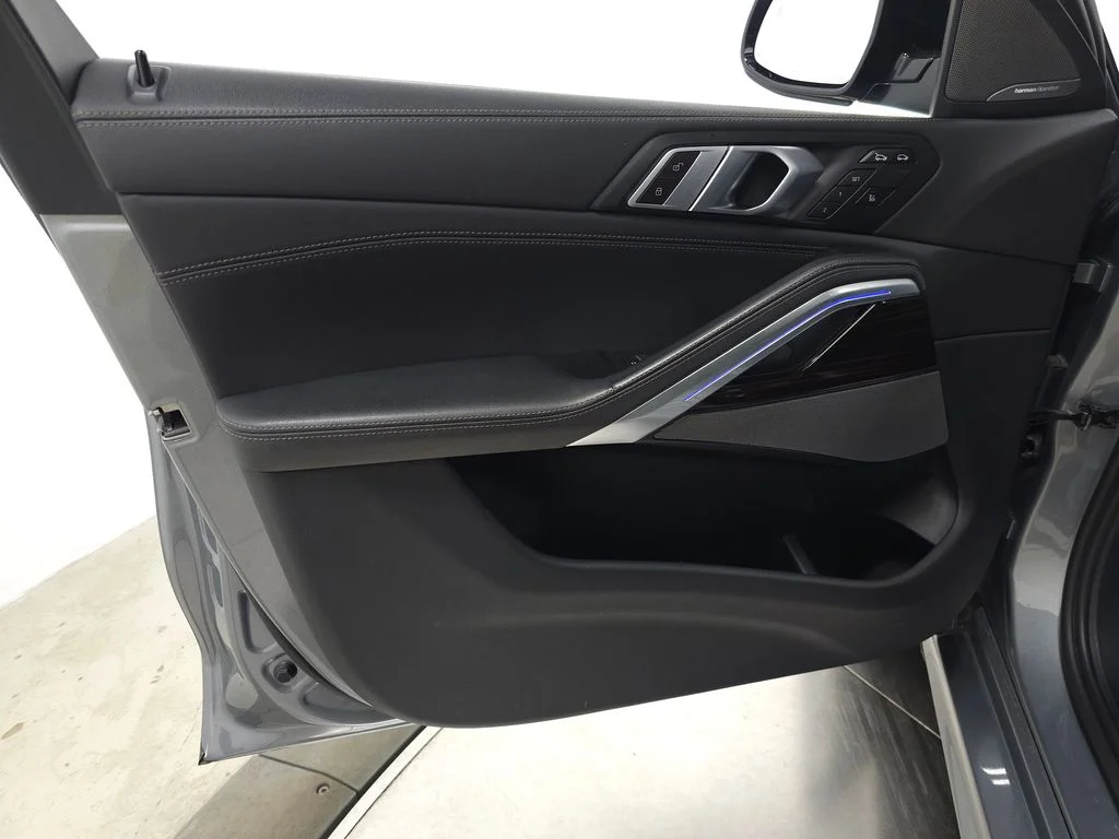 Used 2025 Gray BMW xDrive40i image 15