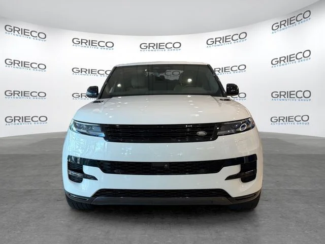 Used 2024 Fuji White Land Rover SE image 2