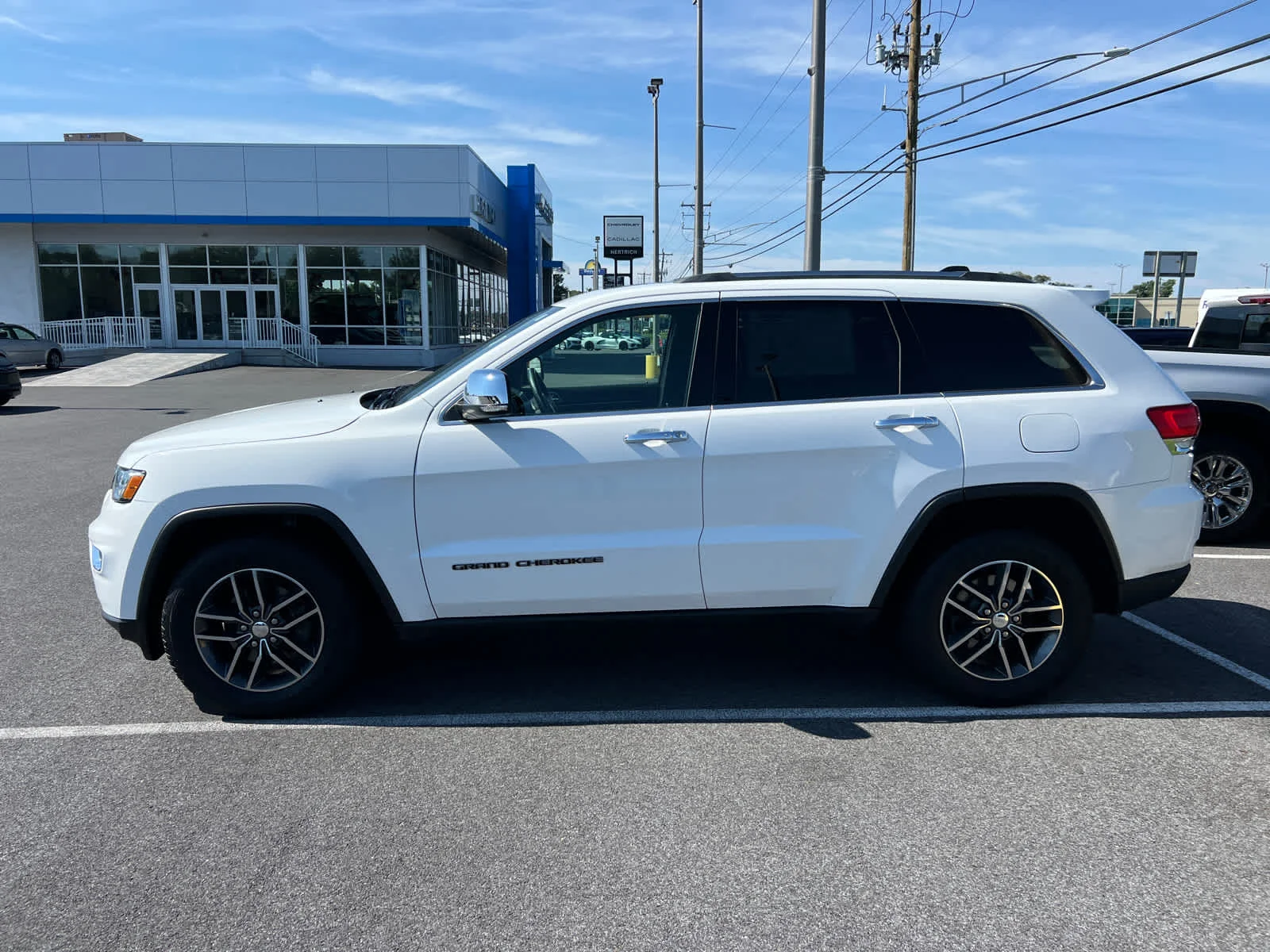 Used 2018 Bright White Clearcoat Jeep Limited image 2