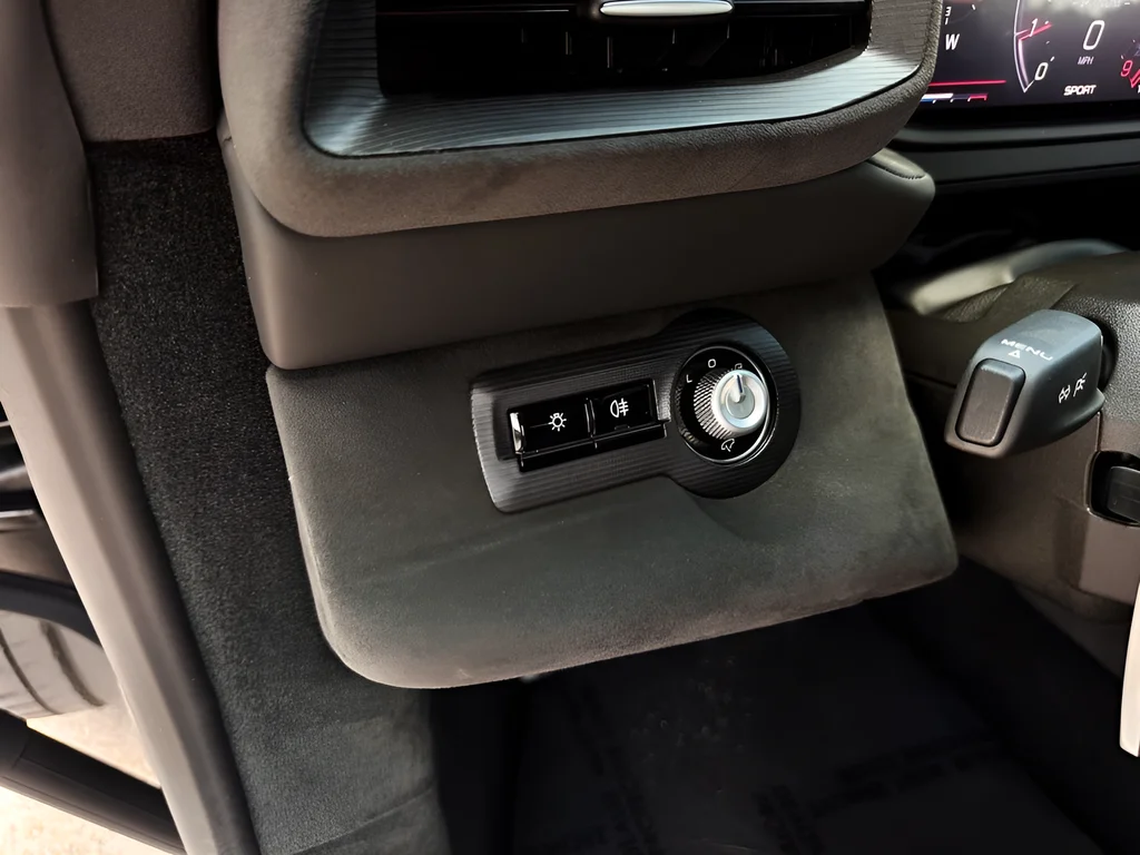 Used 2022 Blue Maserati Base image 21