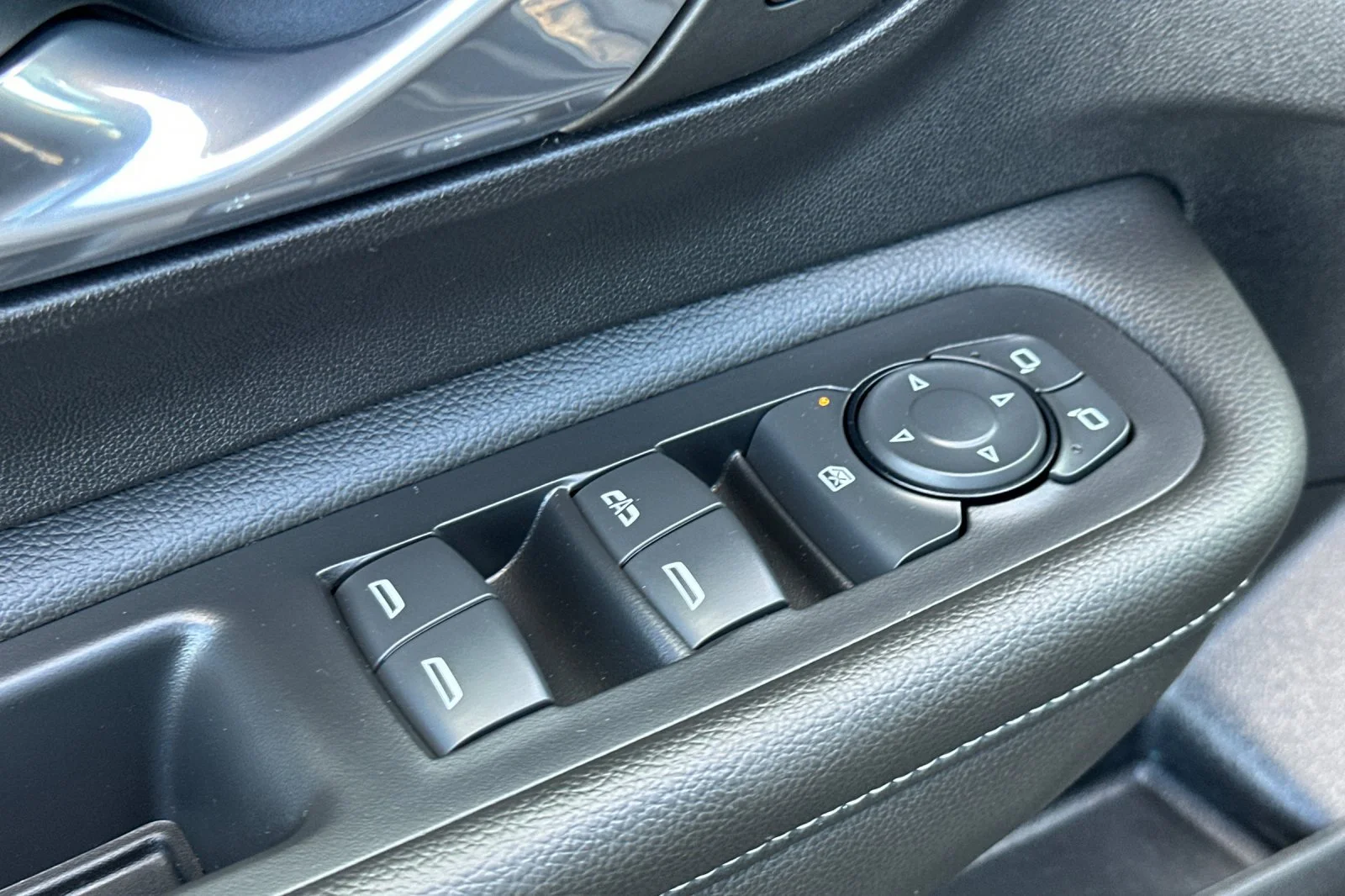 Used 2022 Black GMC SLE image 11