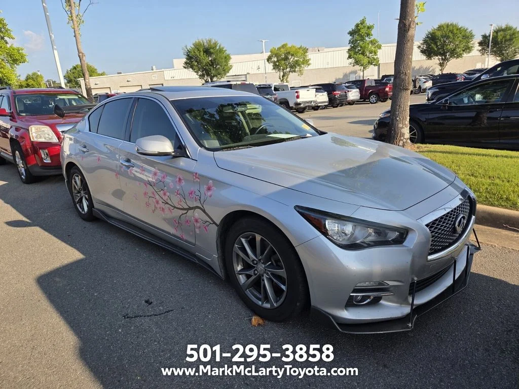 Used 2017 Silver INFINITI 3.0t Signature Edition image 2