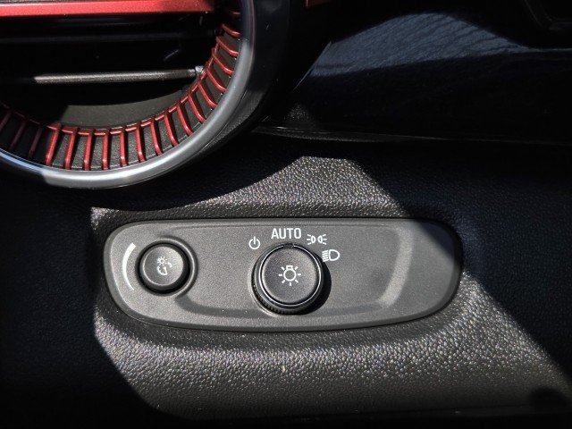 Used 2025 Summit White Chevrolet 2RS image 14