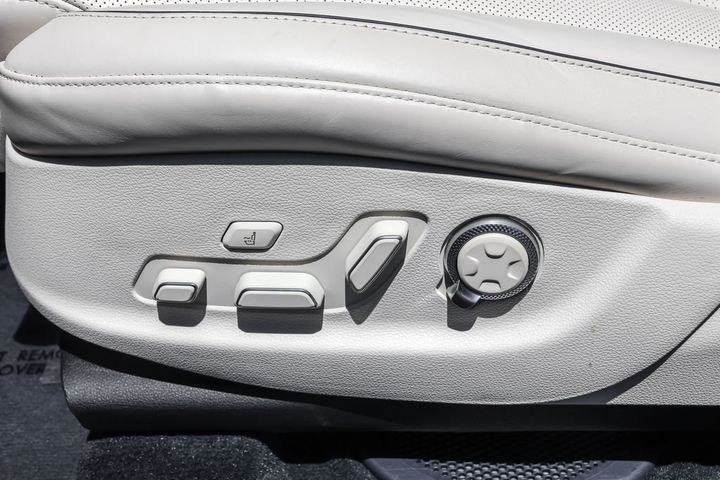 Used 2025 White Genesis 3.5T Prestige image 12