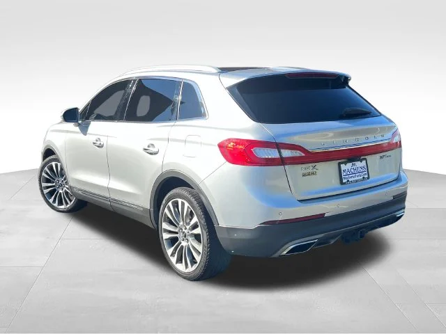 Used 2017 Silver Lincoln Reserve image 3