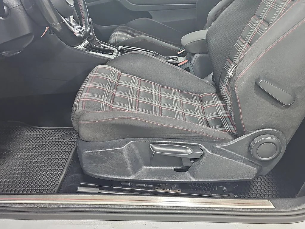 Used 2016 Silver Volkswagen S image 31