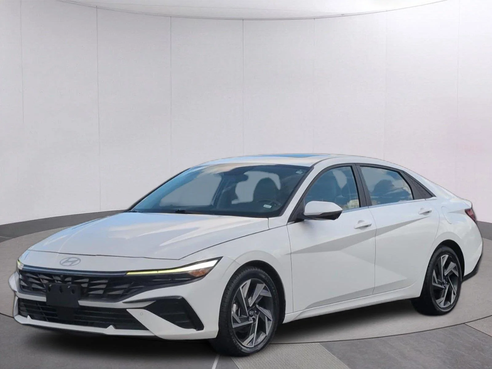 Used 2024 Serenity White Hyundai Limited image 1