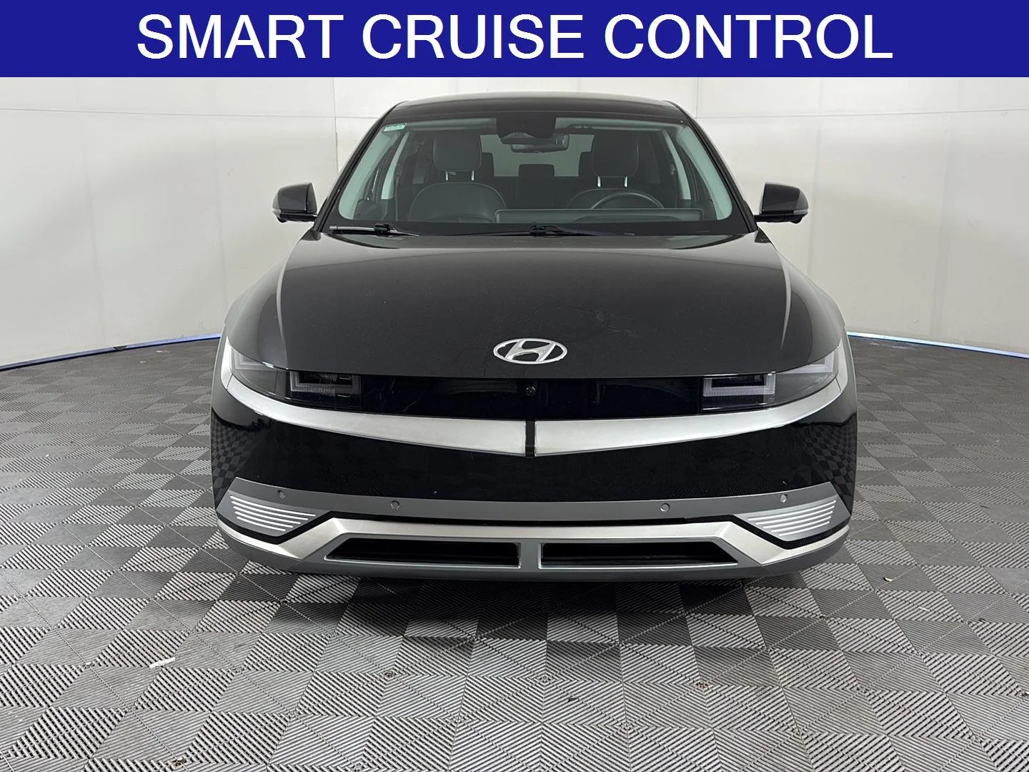 Used 2024 Abyss Black Hyundai Limited image 4