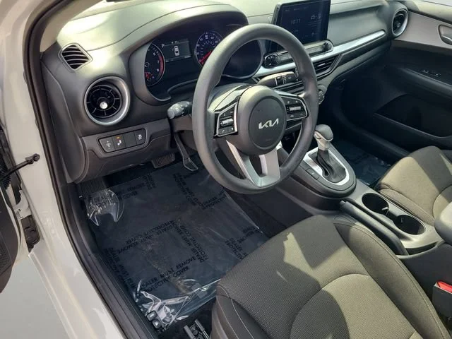 Used 2023 Whiye Kia LXS image 20