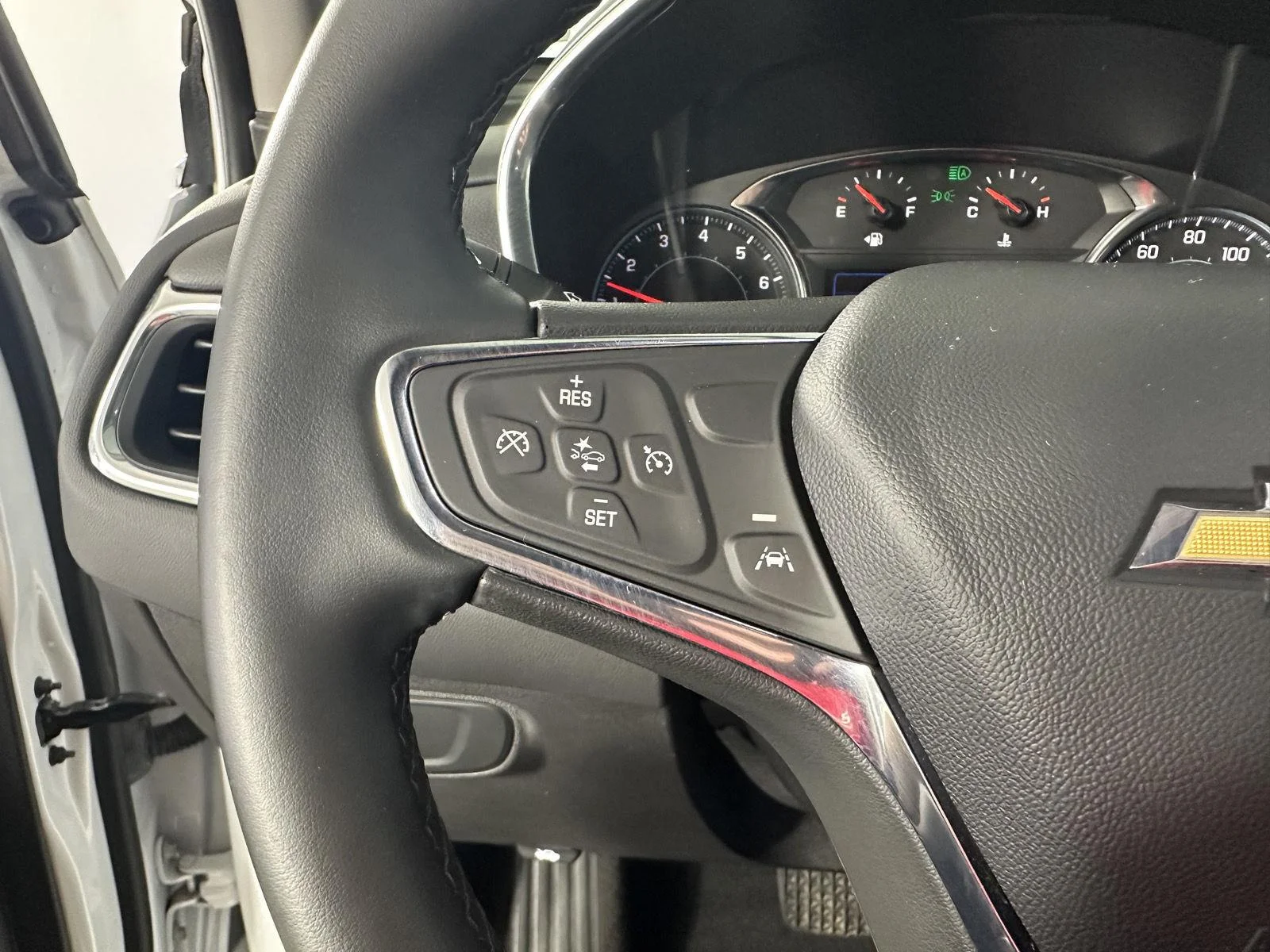 Used 2024 Summit White Chevrolet LT image 20