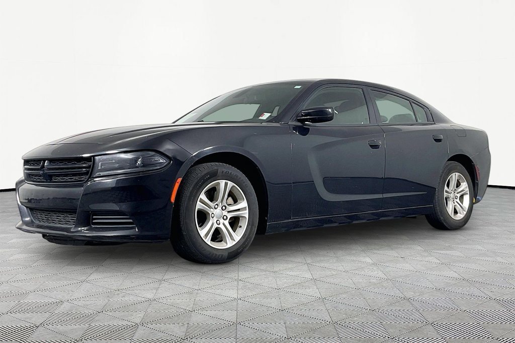 Used 2022 Black Dodge SXT image 1