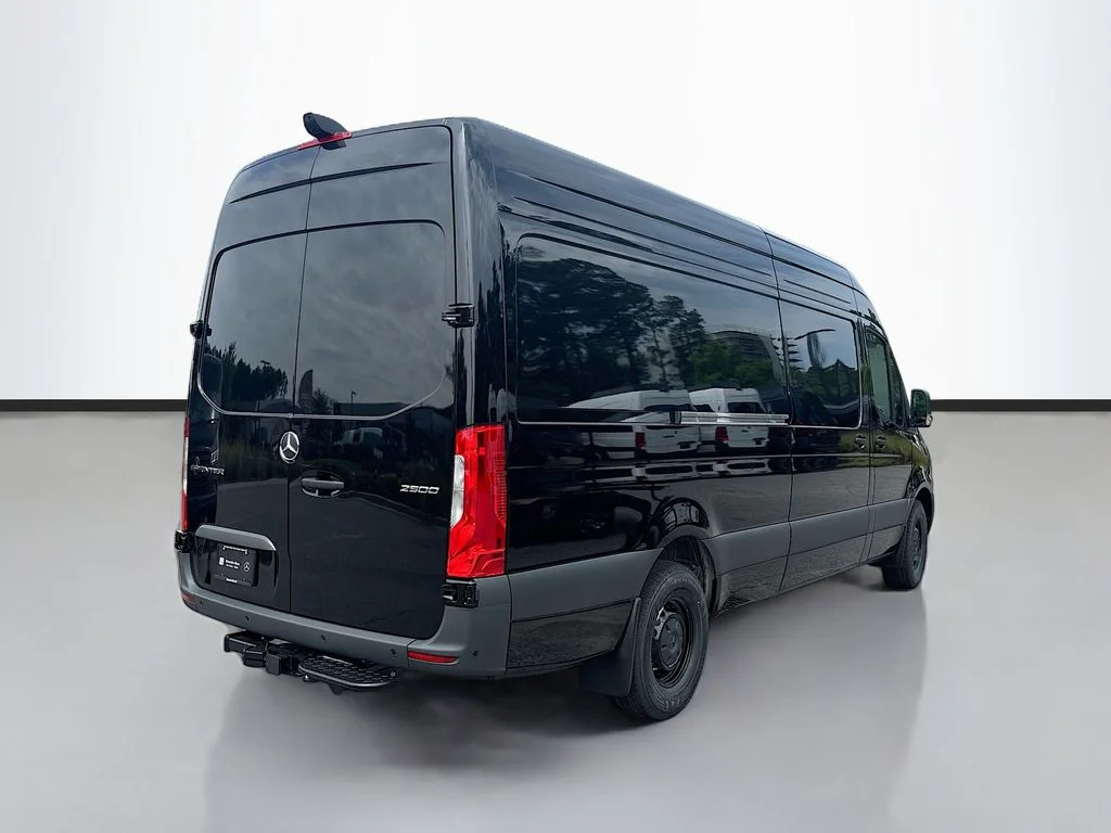 New 2026  Mercedes-Benz Cargo 170 WB image 3