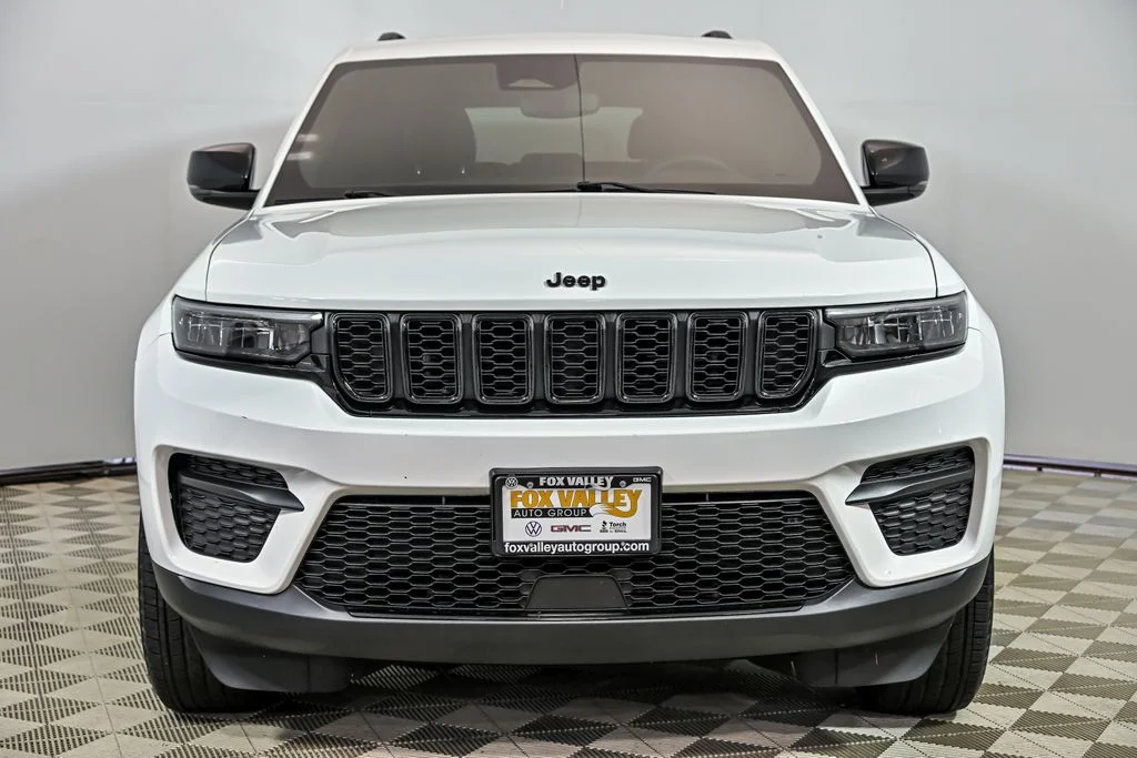 Used 2024 White Jeep Altitude X image 4