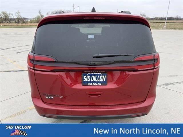 New 2026 Red Hot Pearl-Coat Exterior Paint Chrysler Select image 4