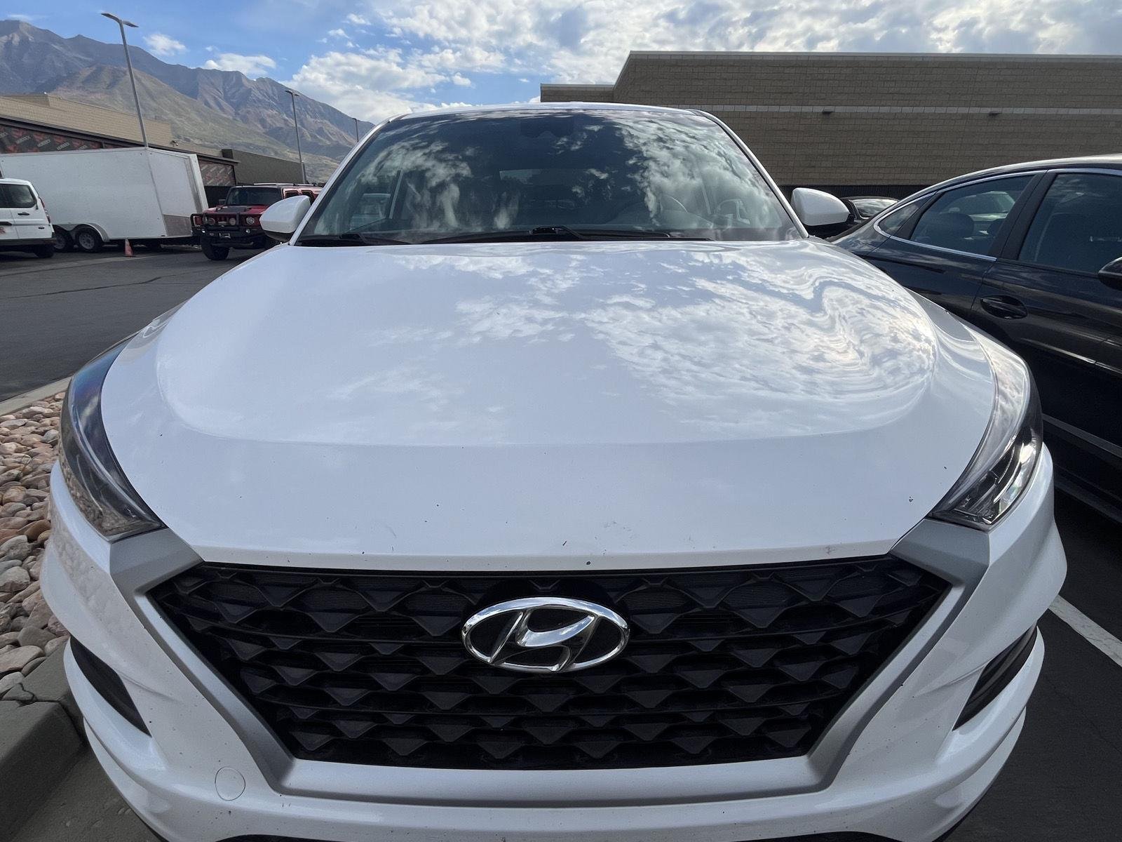 Used 2020 Cream White Hyundai SE image 2