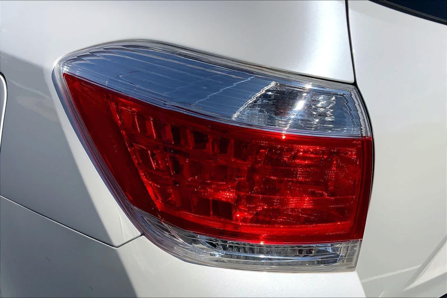 Used 2013 Blizzard Pearl Toyota Limited image 29