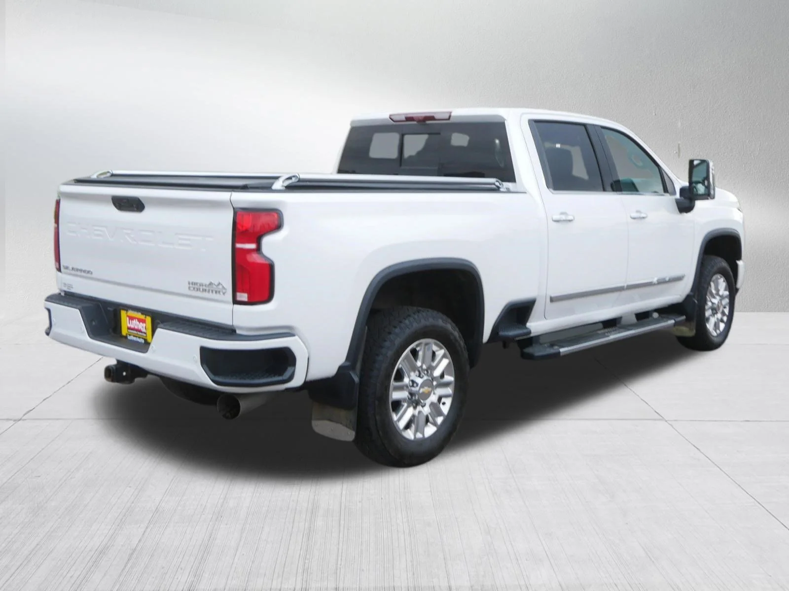 Used 2025 Iridescent Pearl Tricoat Chevrolet High Country image 7