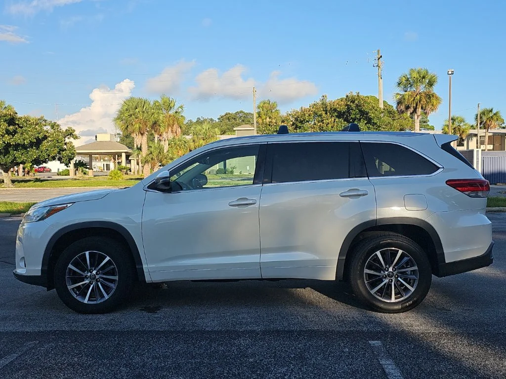 Used 2017 White Toyota XLE image 8