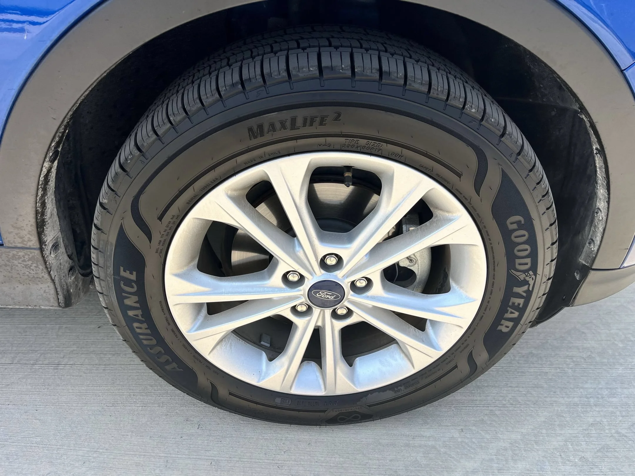 Used 2019 Blue Ford SEL image 28