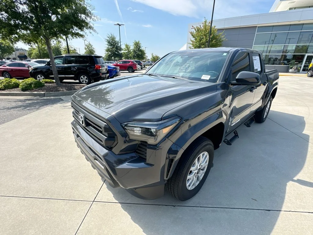 Used 2025  Toyota SR5 image 5