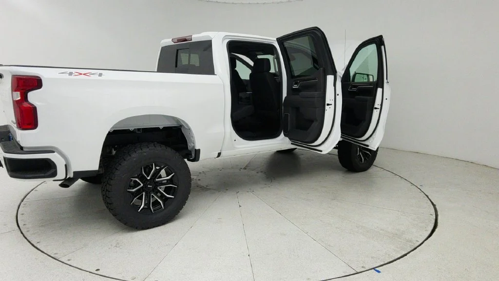 New 2026 Summit White Chevrolet RST image 12