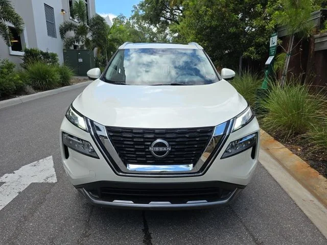 Used 2023 White Nissan SL image 3