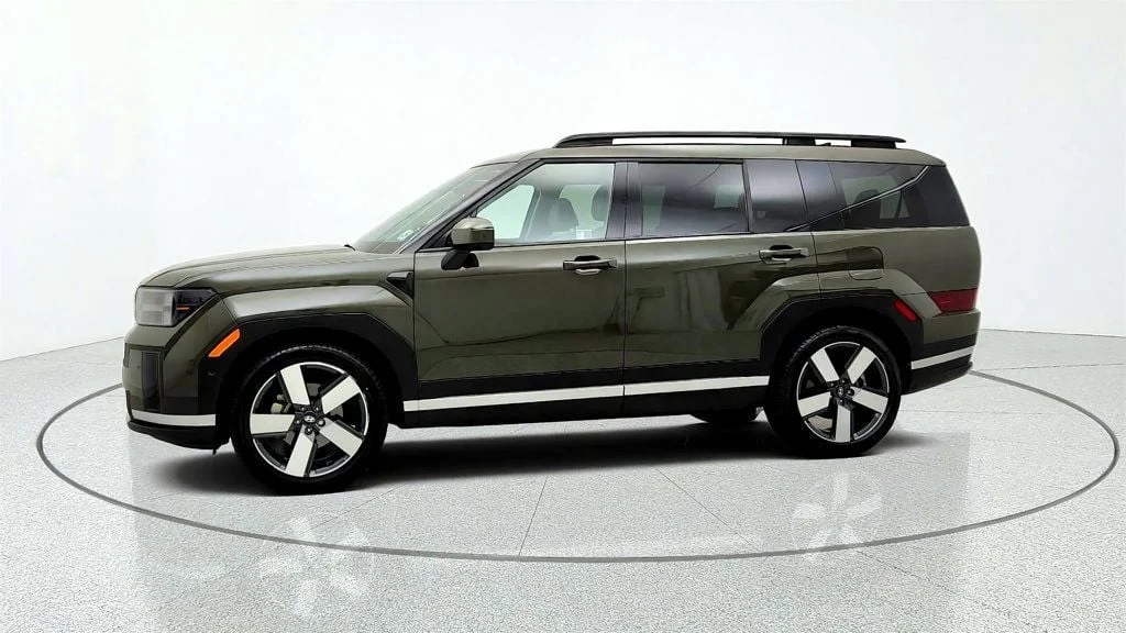 Used 2024 Rockwood Green Hyundai Limited AWD image 8