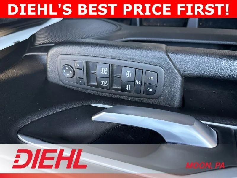 Used 2022 White Ram Big Horn/Lone Star image 8
