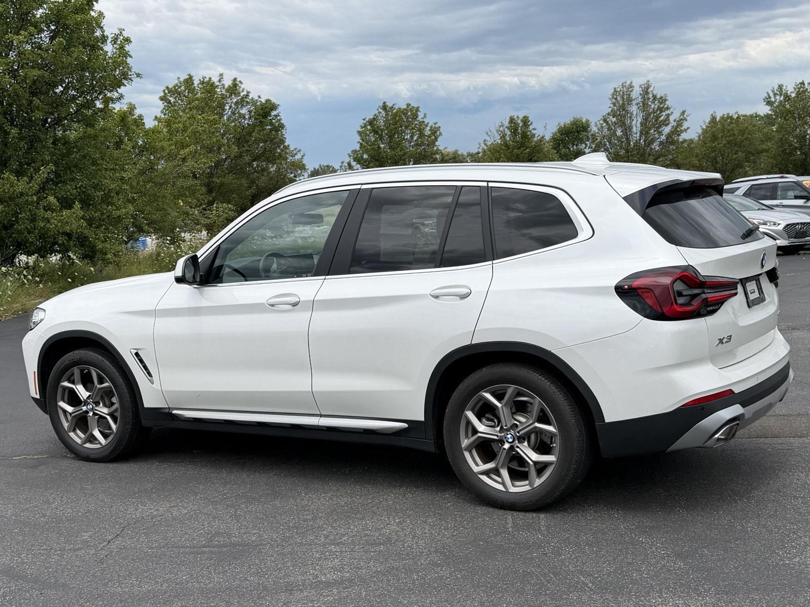 Used 2022 Mineral White Metallic BMW xDrive30i image 5
