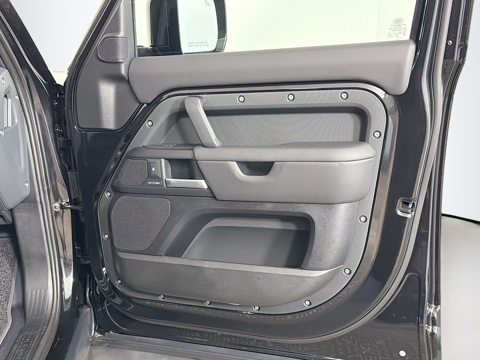 New 2026 Santorini Black Land Rover S image 32
