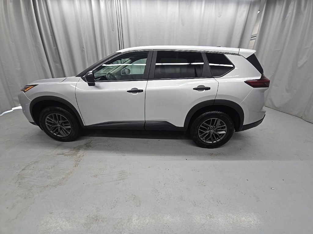 Used 2024 Silver Nissan S image 3
