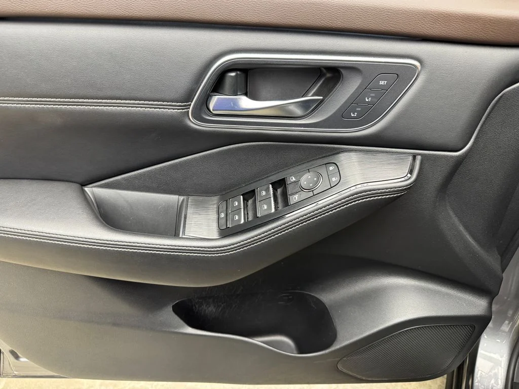 Certified Used 2022 Gun Metallic Nissan Platinum image 11