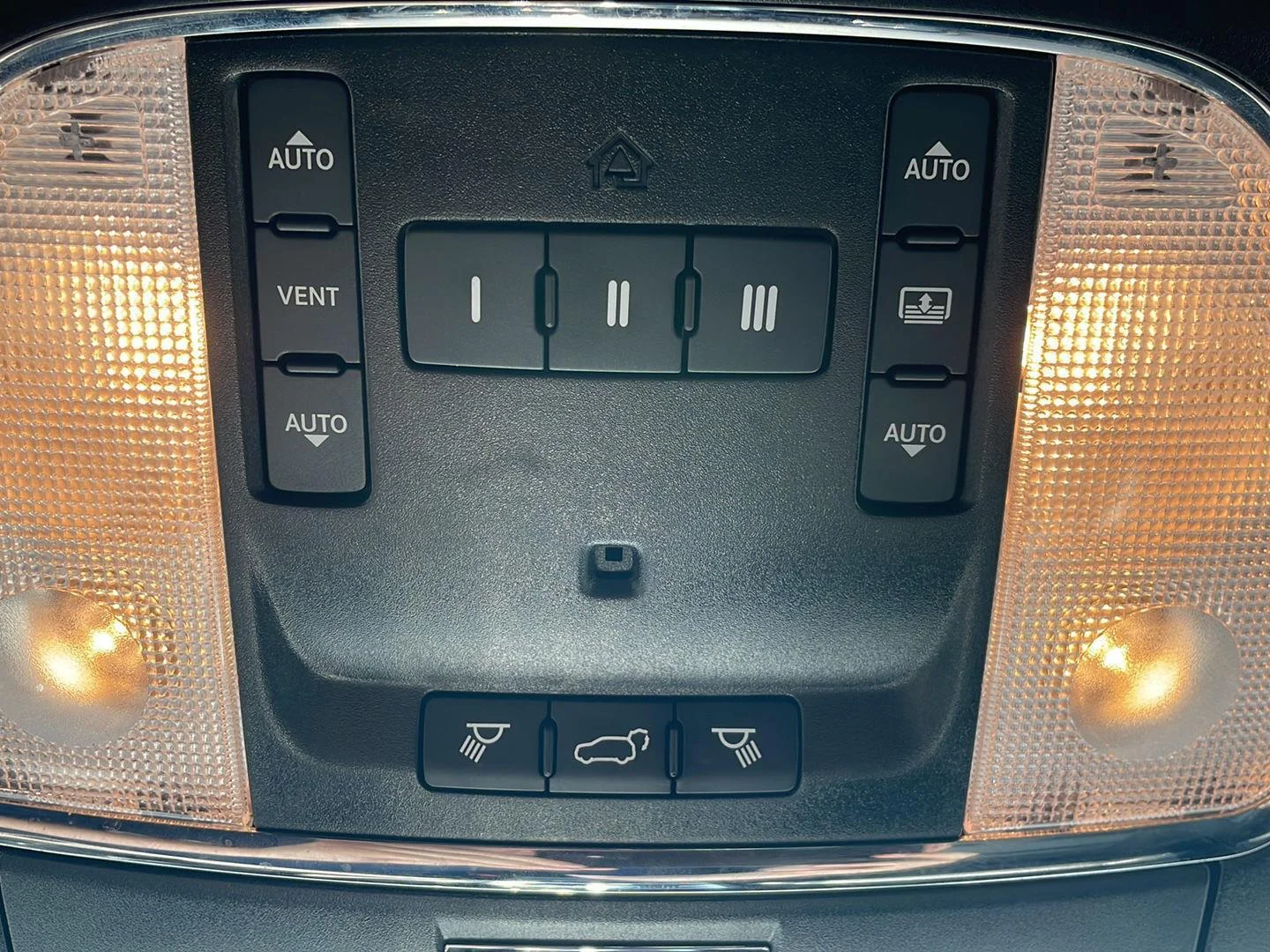 Used 2020 Bright White Clearcoat Jeep High Altitude image 24