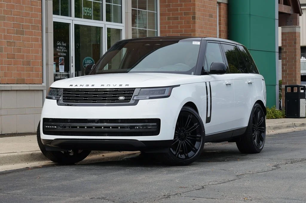 New 2026 Fuji White Land Rover SE image 1