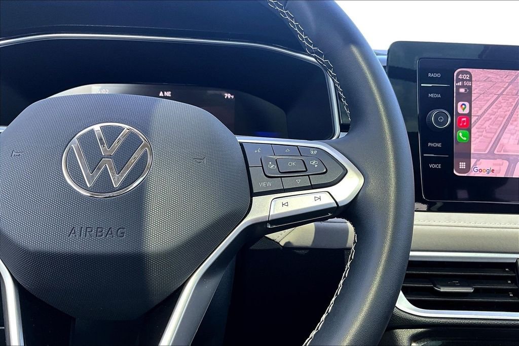 Used 2025 Blue Volkswagen 1.5T SE image 11