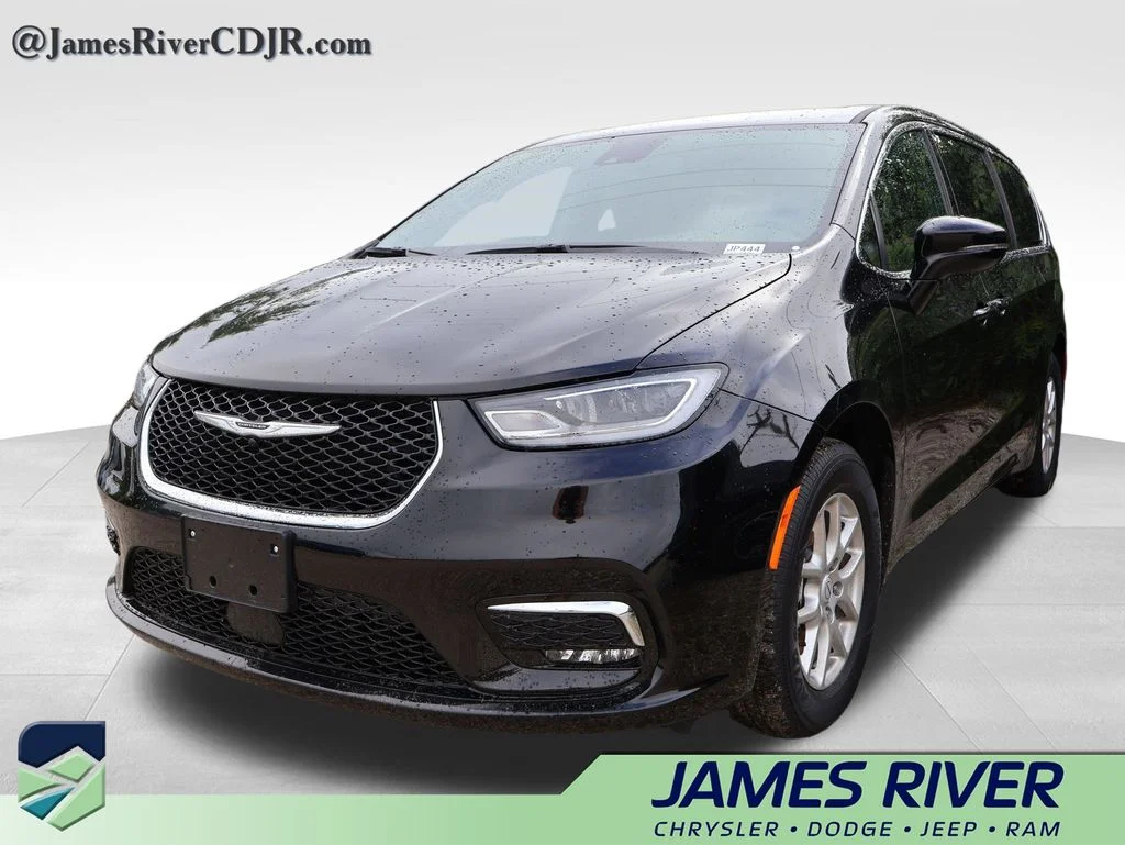 2025 Chrysler Pacifica Select's photo
