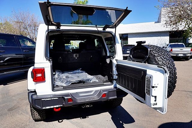 New 2026 Bright White Clear-Coat Exterior Paint Jeep Rubicon image 17