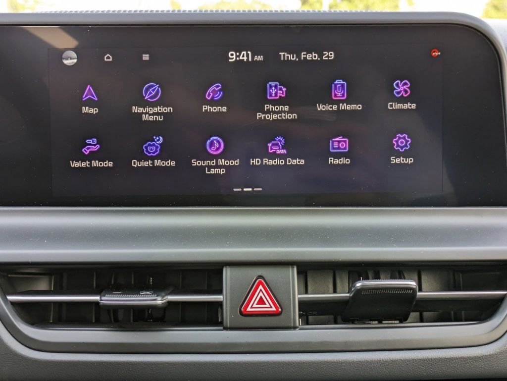 New 2024 Snow White Pearl Kia SX image 18