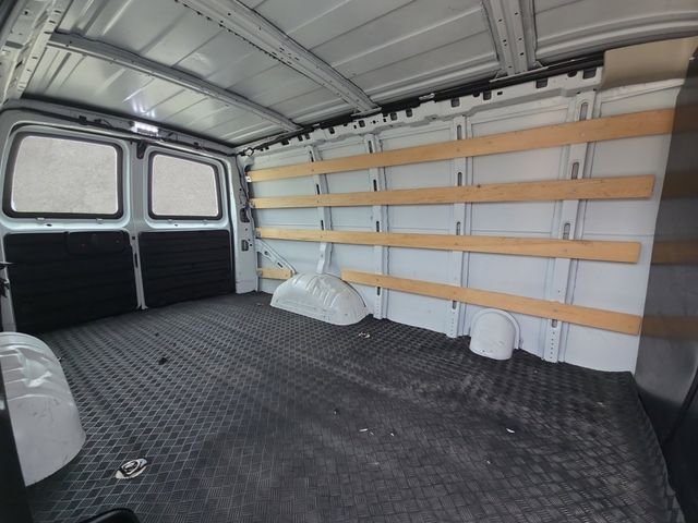 Used 2024 White GMC Work Van image 22