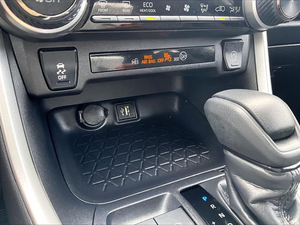 Used 2025  Toyota XLE image 27