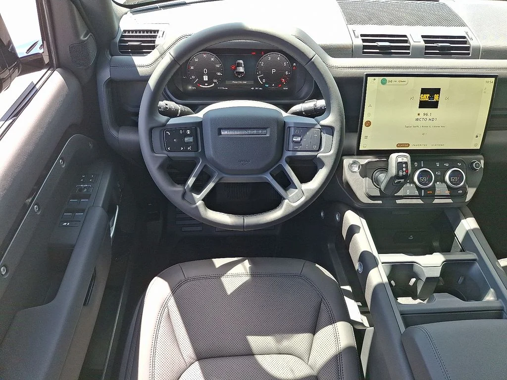 New 2026 Santorini Black Land Rover S image 7