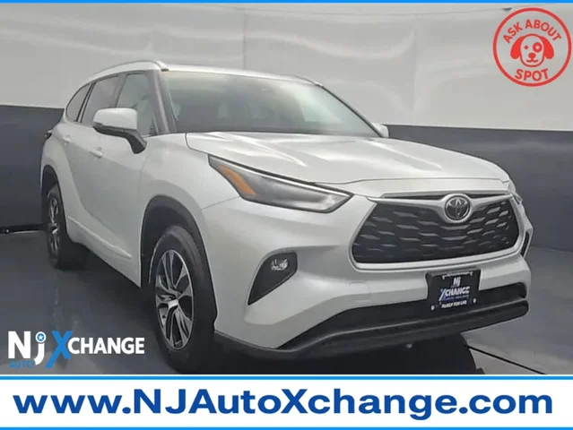 2022 Toyota Highlander XLE Sport Utility 4D